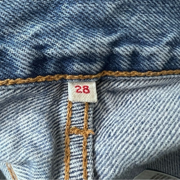 Levi's Button Fly Raw Hem Distressed 100% Cotton
Jean Denim Mini Skirt Size 28 - Picture 10 of 11